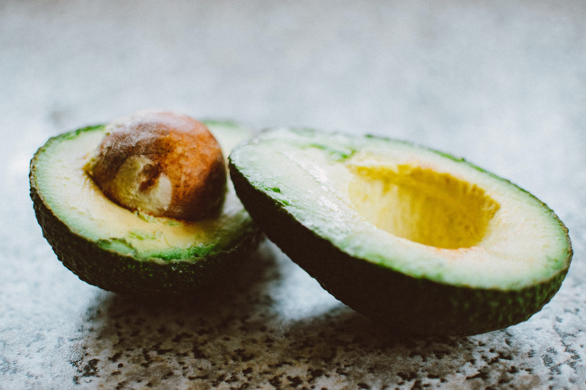 selective-focus-photography-of-sliced-avocado